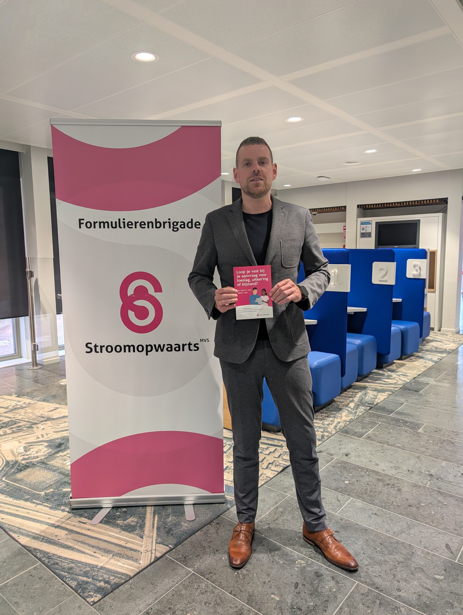 Wethouder De Ron op locatie bij de Vlaardingse Formulierenbrigade