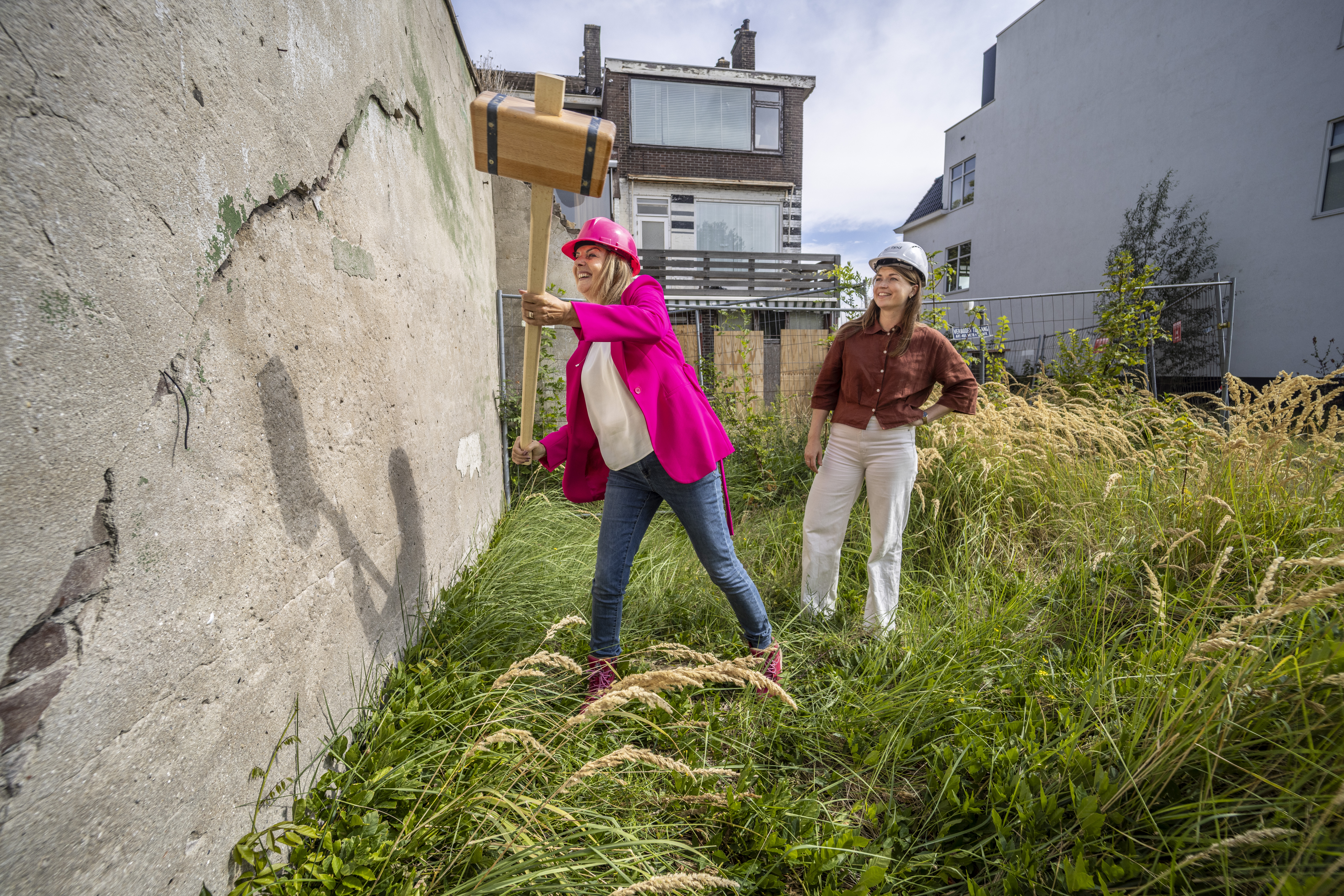 Ivana Somers en Sanne Harmsen start sloop Petersepanden Achterzijde