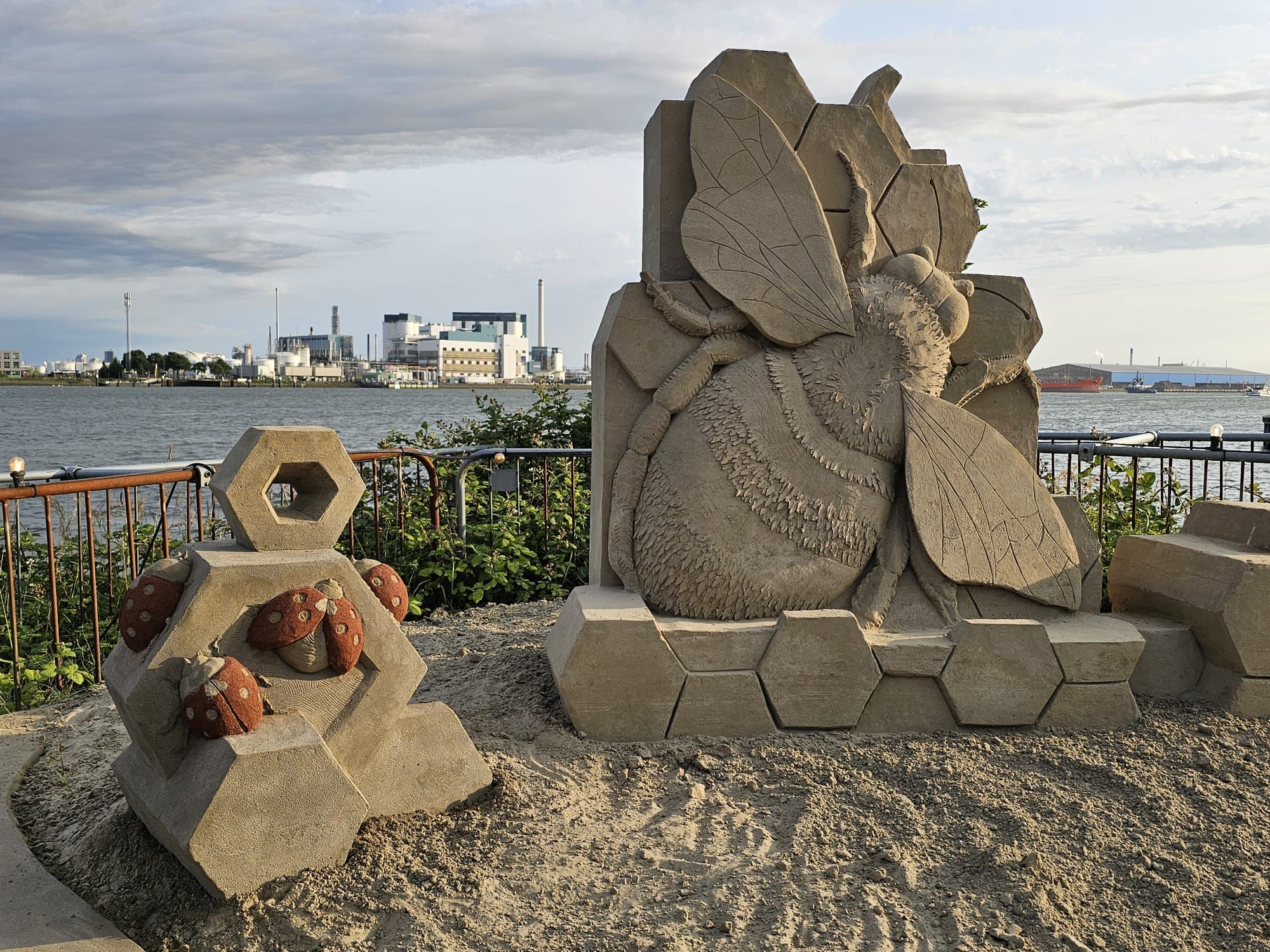 Zandsculptuur bij Stradsstrand