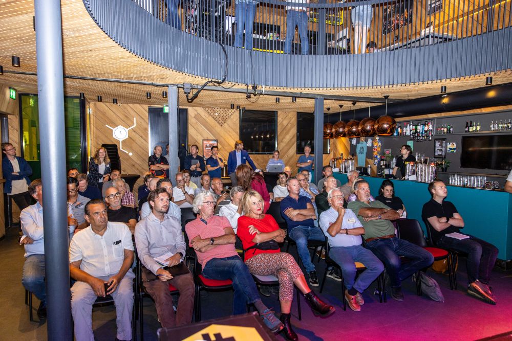 Bijeenkomst in de Kroepoekfabriek