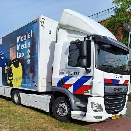 Foto van het Mobiele Media Lab van de politie