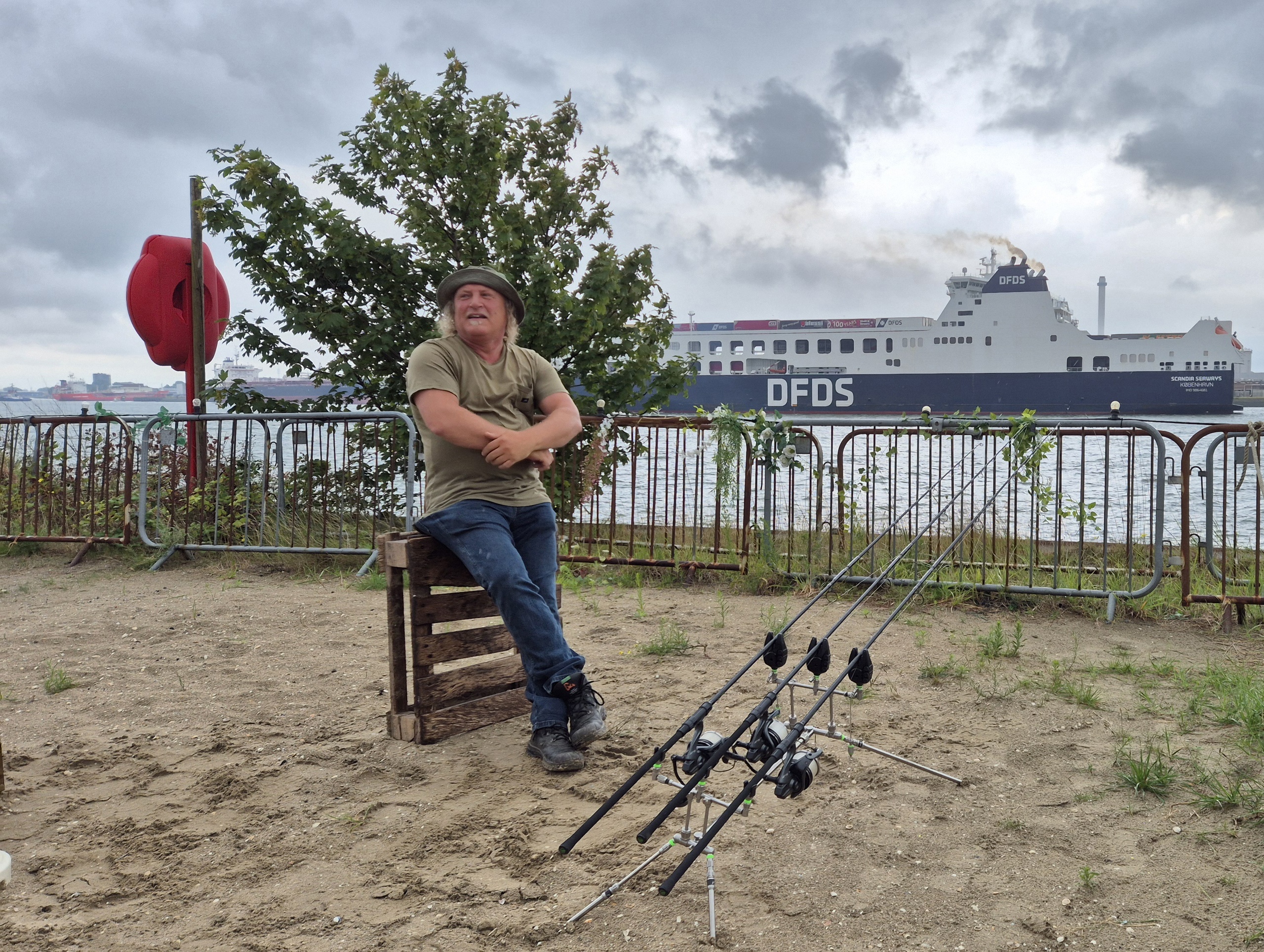 Visser Leen op het Stadsstrand geland