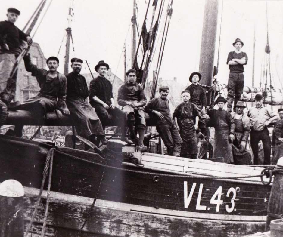 2 VL 43 Neptunus met bemanning goed