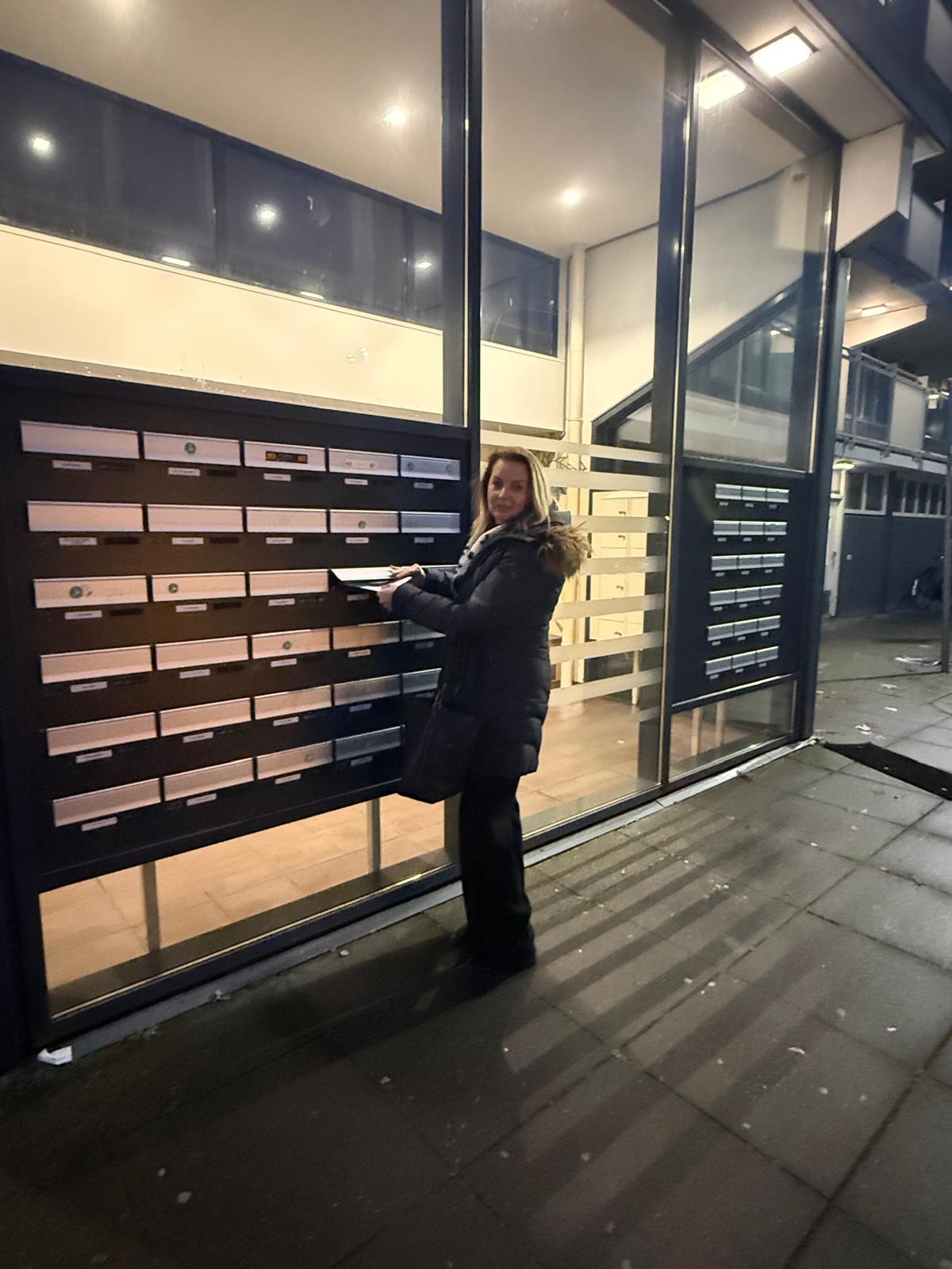 Wethouder Ivana bezorgd brieven