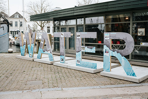 Letters WATER bij museum_foto Gaby Jongenelen