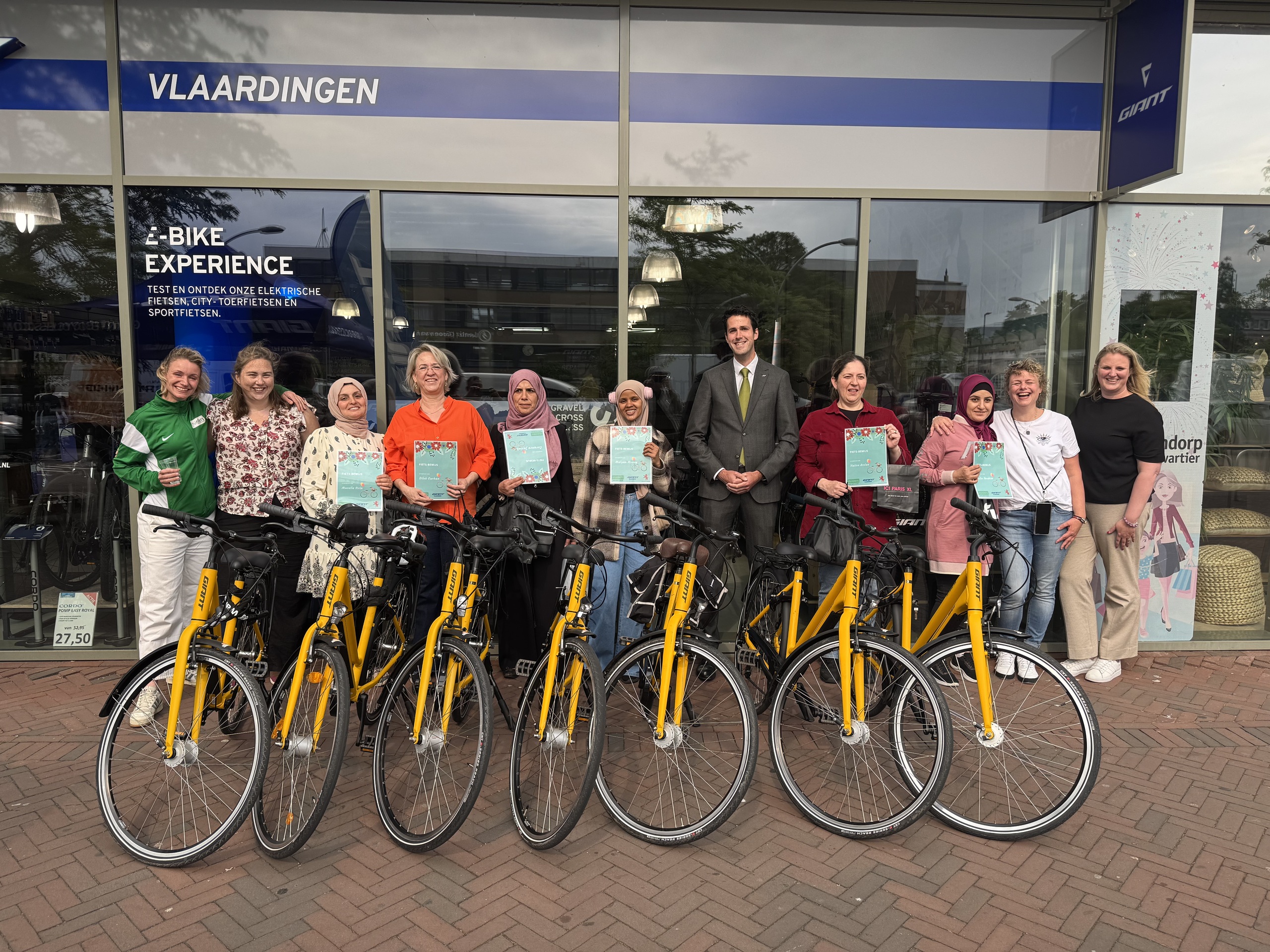 Groepsfoto Succesvolle afronding fietstraject voor vrouwen