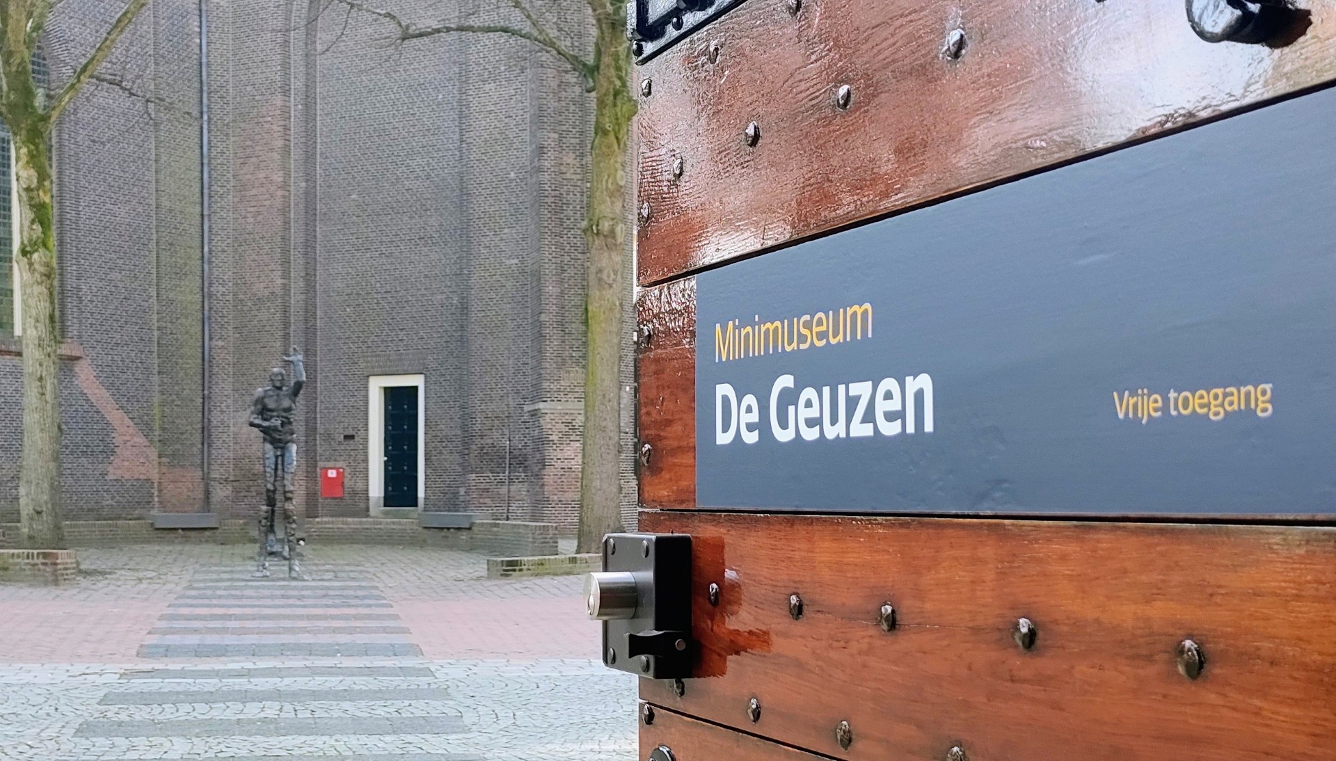 Foto deur en Geuzenmonument